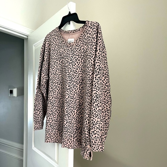 Abercrombie leopard oversized sweatshirt size XL with side snaps barely worn - Picture 1 of 5